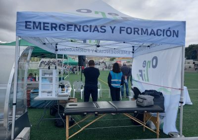 Carpa de One Life, prestando cobertura sanitaria en un evento deportivo.